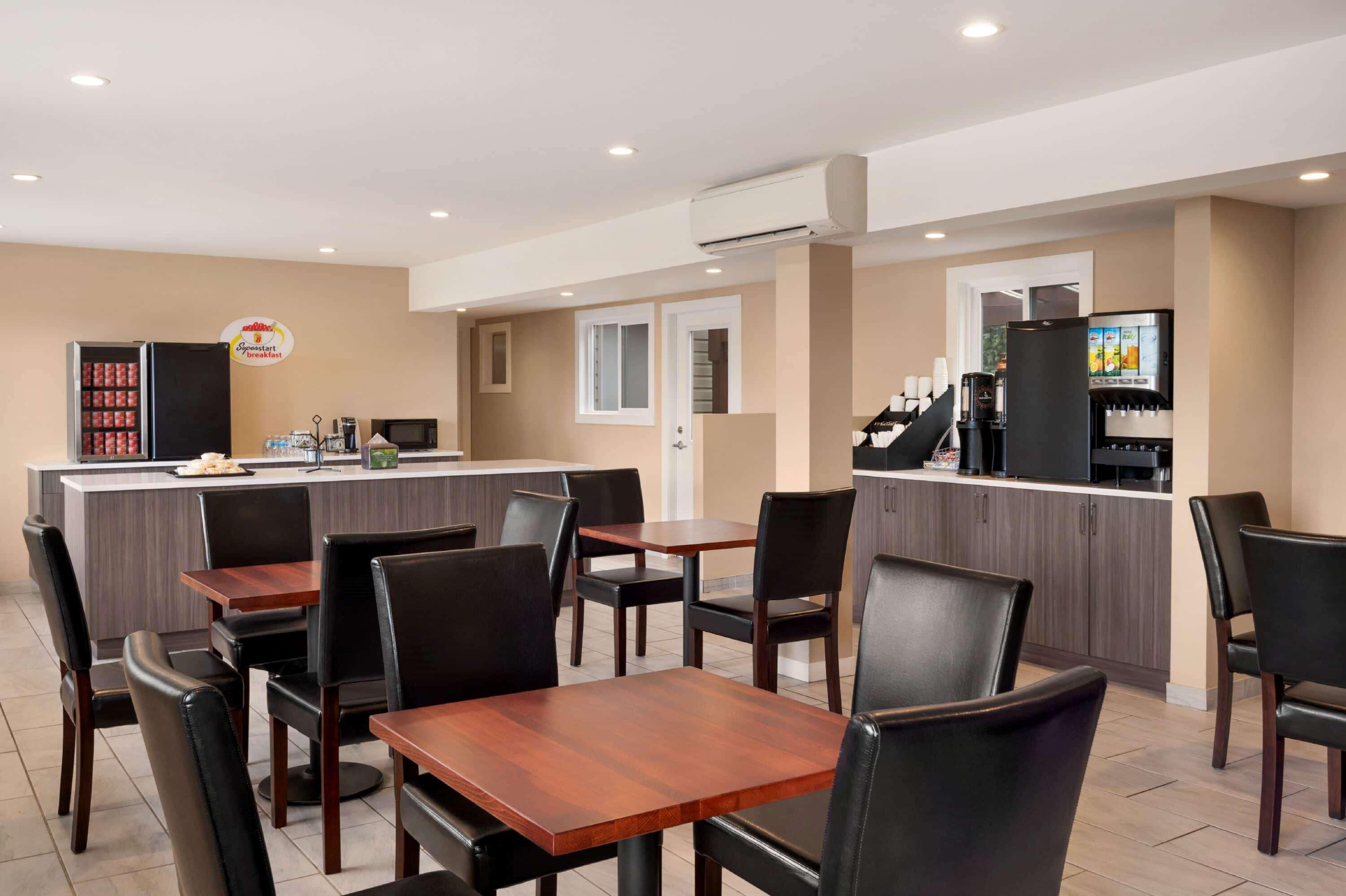 Super 8 By Wyndham Courtenay Εξωτερικό φωτογραφία