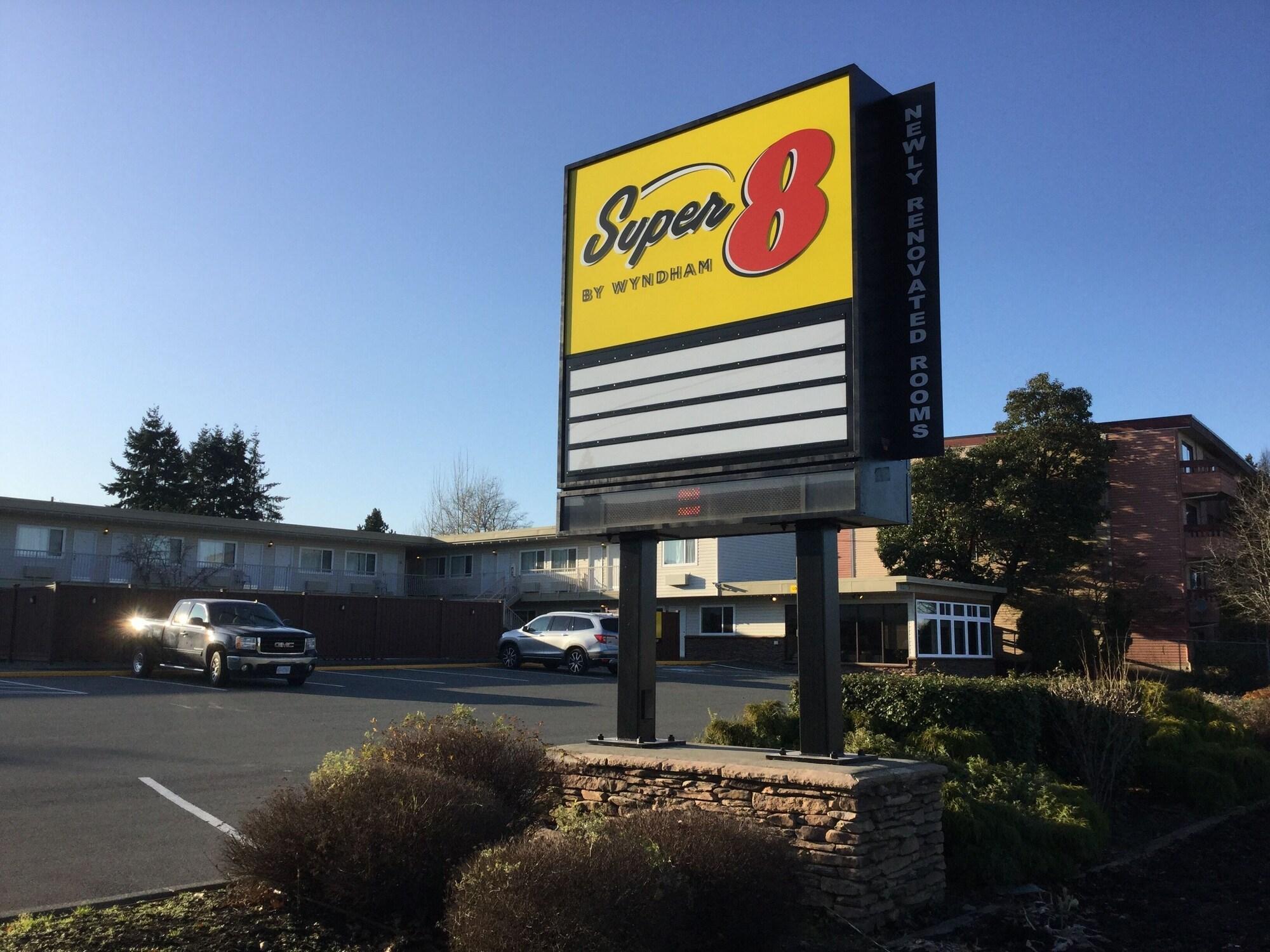 Super 8 By Wyndham Courtenay Εξωτερικό φωτογραφία